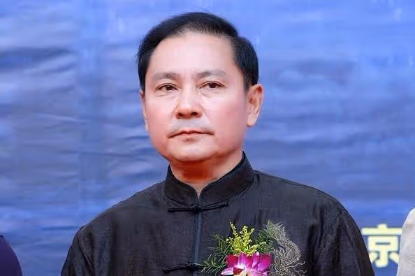 他是演鄧小平的特型演員,卓琳和她女兒都夸演得像,生活中很低調