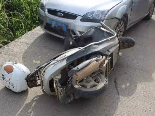 離婚三年後前夫出車禍，如今他找我復婚，我找他要30萬彩禮