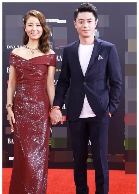 她被評為港台年度最受歡迎藝人,如今45歲的林心如事業越發紅火外