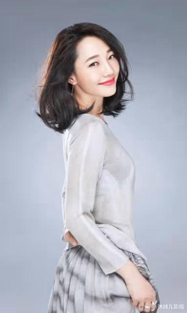 96億票房女星曾和鮮肉親密被前夫背叛,現生二胎喝醉當街罵男友,她活得自我!