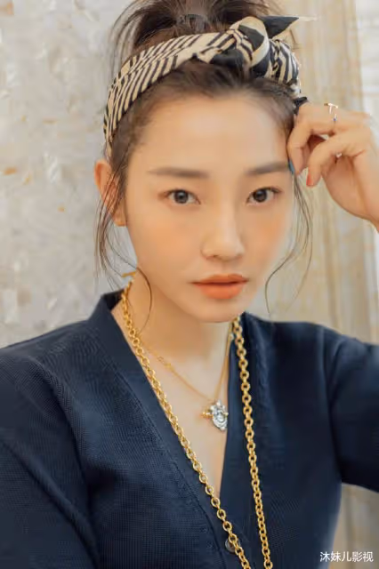 96億票房女星曾和鮮肉親密被前夫背叛,現生二胎喝醉當街罵男友,她活得自我!