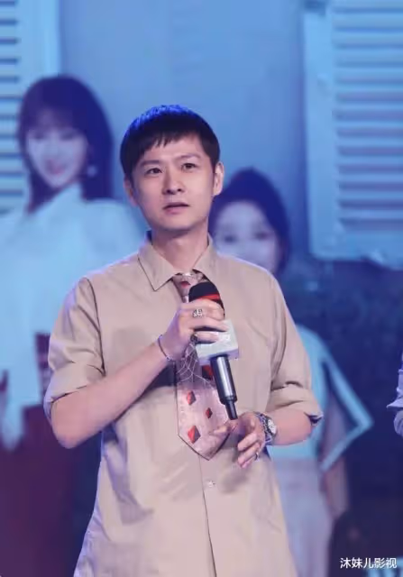96億票房女星曾和鮮肉親密被前夫背叛,現生二胎喝醉當街罵男友,她活得自我!