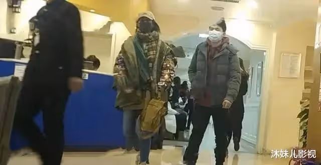 96億票房女星曾和鮮肉親密被前夫背叛,現生二胎喝醉當街罵男友,她活得自我!