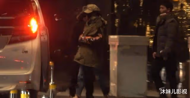 96億票房女星曾和鮮肉親密被前夫背叛,現生二胎喝醉當街罵男友,她活得自我!