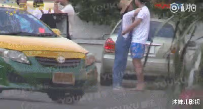 96億票房女星曾和鮮肉親密被前夫背叛,現生二胎喝醉當街罵男友,她活得自我!