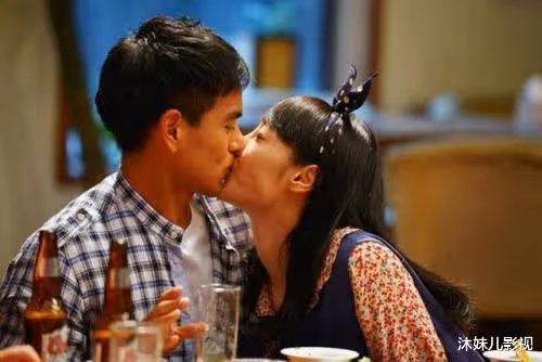 96億票房女星曾和鮮肉親密被前夫背叛,現生二胎喝醉當街罵男友,她活得自我!