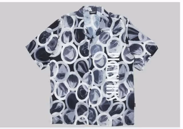 正能量偶像！防彈少年團J-Hope發布穿著印有「保險套」衣服的照片