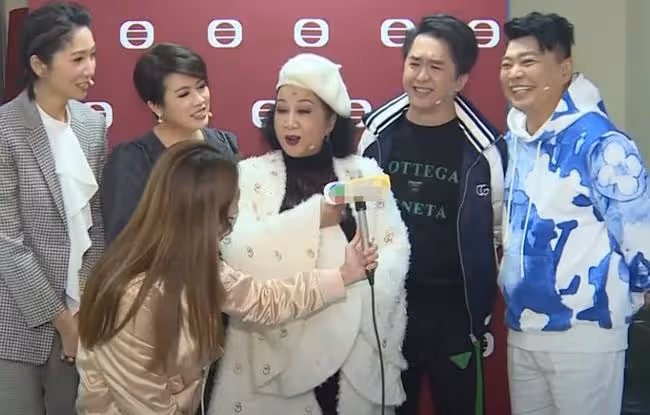 《皆大歡喜》劇組重聚!鄧兆尊不否認女友懷孕,薛家燕曝其有喜事