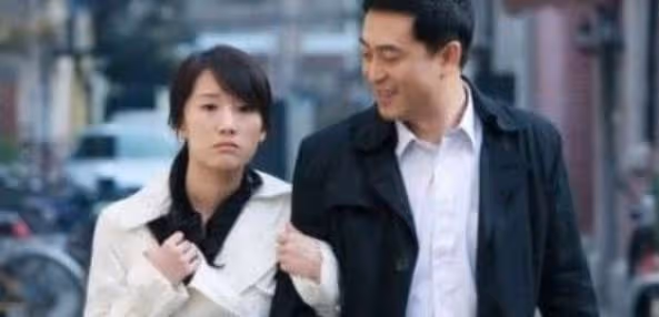 懷了別人的孩子後，我嫁給大我10歲的老男人，婚後我們各取所需