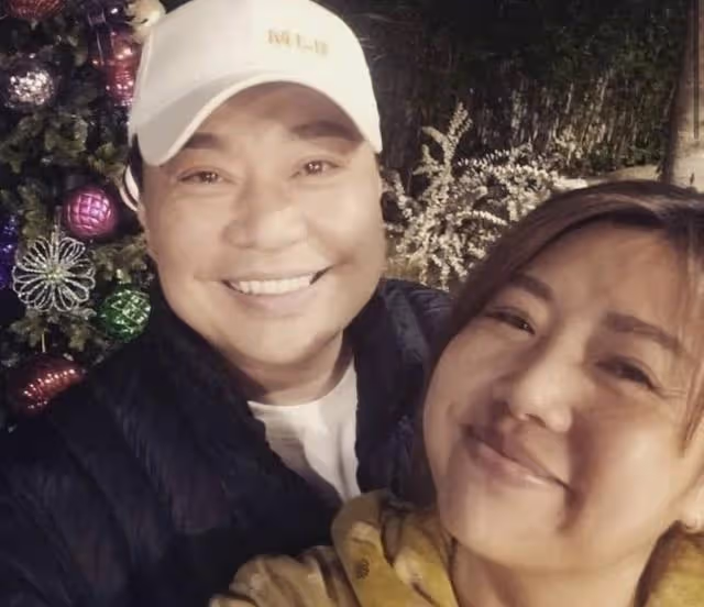 55歲著名港星罕見曬照露面,自曝仍渴望結婚,前男友患肺癌離世