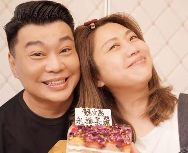 55歲著名港星罕見曬照露面,自曝仍渴望結婚,前男友患肺癌離世
