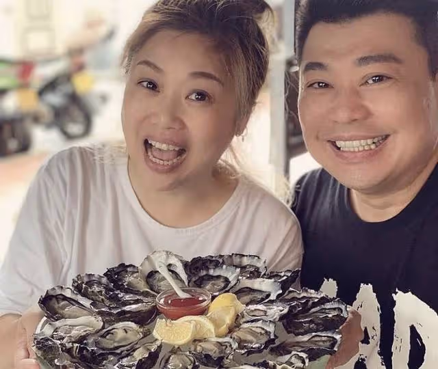 55歲著名港星罕見曬照露面,自曝仍渴望結婚,前男友患肺癌離世
