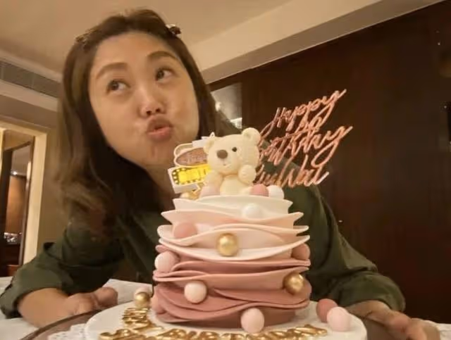 55歲著名港星罕見曬照露面,自曝仍渴望結婚,前男友患肺癌離世