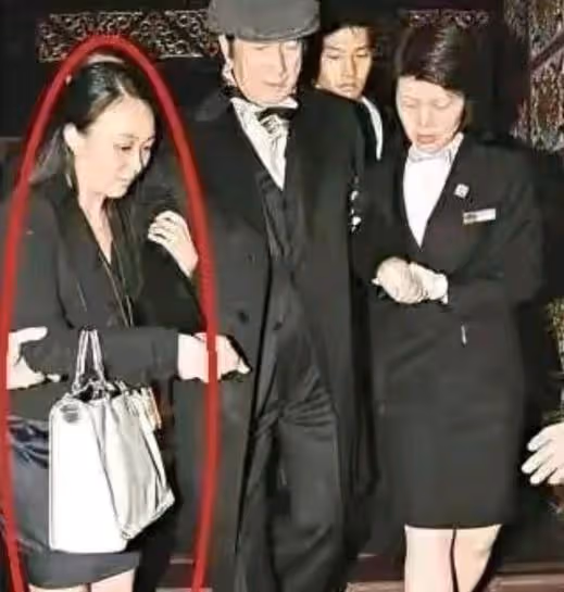 12年前,那個為嫁初戀拿走賭王1億資產的女護工,現在過得怎麼樣