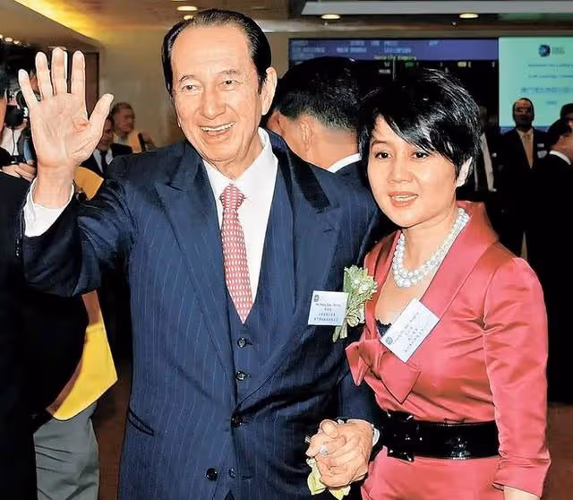 12年前，那個為嫁初戀拿走賭王1億資產的女護工，現在過得怎麼樣