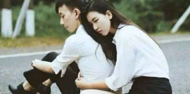 暗戀7年的男人，我去他家時，親眼看見他和別的女人滾床單