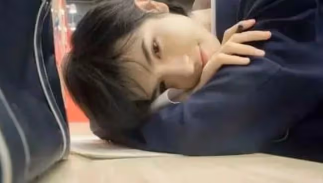 值夜班時,我總感覺有人親我,醒來後分不清是現實還是夢境