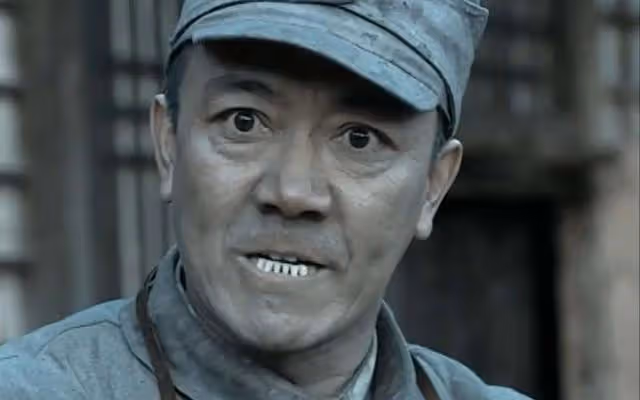 他是《亮劍》趙剛的原型,22歲革命,55年授少將,1973年卻自殺