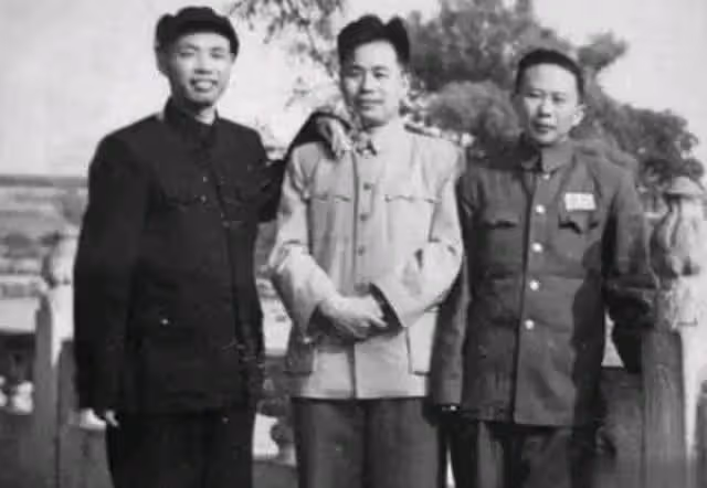他是《亮劍》趙剛的原型,22歲革命,55年授少將,1973年卻自殺