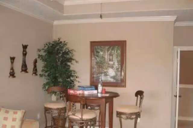 曬曬姚明在美國的家,擁有戶外獨立湖畔,出門以寶馬為代步工具