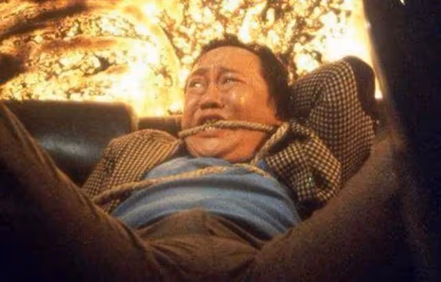 厲害!70歲港片老戲骨宣布復出,曾因拍戲差點被燒死與導演反目