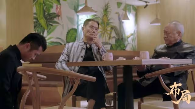 厲害!70歲港片老戲骨宣布復出,曾因拍戲差點被燒死與導演反目