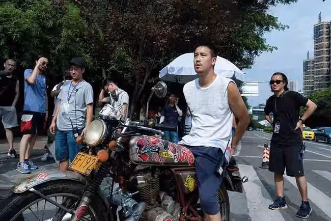 她靠張藝謀高調出道,能成嗎?