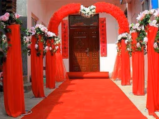 結婚後妻子收走我的工資卡，半年後我買車拿卡，發現卡里多了20萬