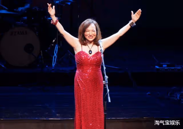 原來她已不是中國籍？多次登上春晚成名，曾嫁給洋老公卻離婚