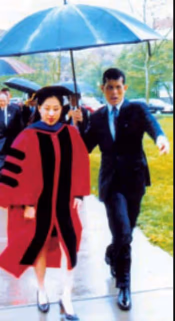 泰王對女兒待遇變了，過去帕公主肆意撒嬌，如今連跪拜都不能抬頭