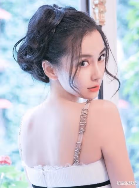 angelababy與《漫影尋蹤》小演員合照,能否憑這部網劇證明演技