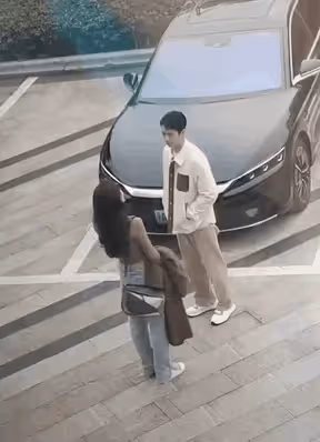 42歲的殷桃，碾壓「白幼瘦」弱男審美