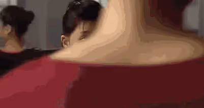 42歲的殷桃，碾壓「白幼瘦」弱男審美