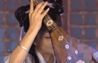 42歲的殷桃，碾壓「白幼瘦」弱男審美
