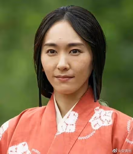 她臉應該返廠了……