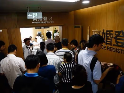 離婚2年,我前後相親四次都失敗了,如今前夫主動提復婚