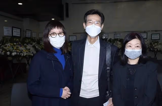 98歲資深藝人因病離世,舉行追悼會,徒弟鄭少秋罕見露面神情哀傷