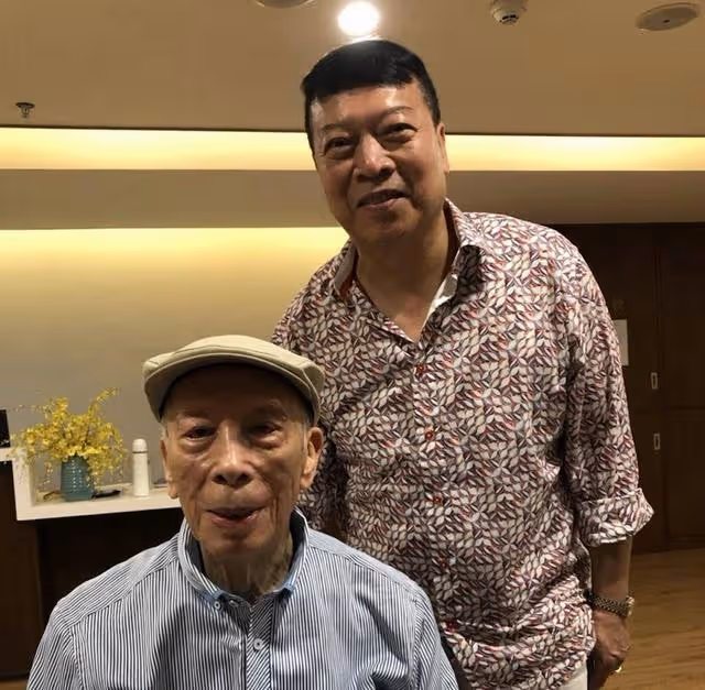 98歲資深藝人因病離世,舉行追悼會,徒弟鄭少秋罕見露面神情哀傷