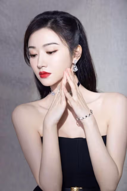 「資源聚寶盆」景甜,出道即女主,她背後金主實力究竟有多厲害?