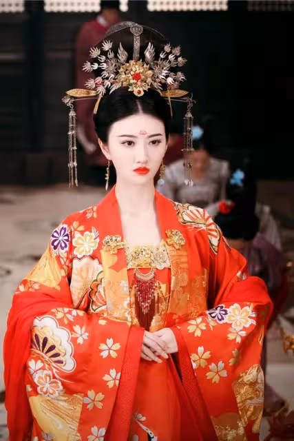 「資源聚寶盆」景甜,出道即女主,她背後金主實力究竟有多厲害?