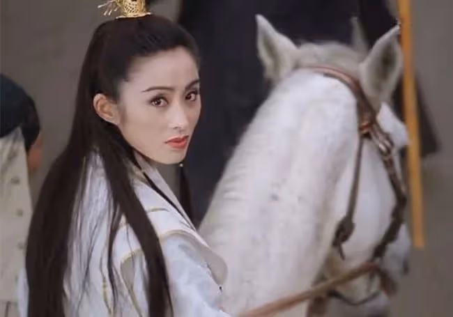 53歲張敏已經結婚？小10歲老公為給網紅撐場，強行讓她帶病出鏡