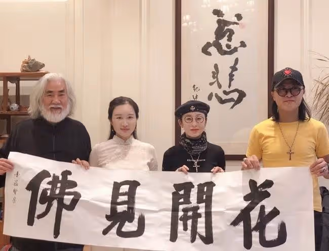 53歲張敏已經結婚?小10歲老公為給網紅撐場,強行讓她帶病出鏡