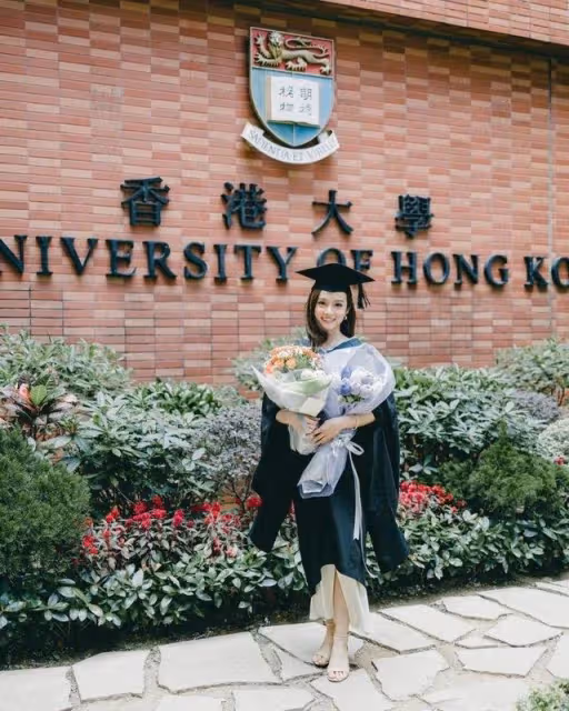 恭喜！26歲TVB小花曬碩士畢業照，同公司藝人男友低調出鏡撒狗糧