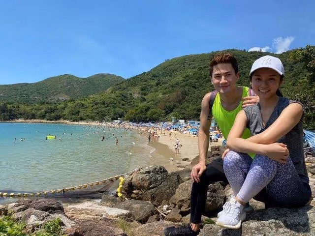 恭喜!26歲TVB小花曬碩士畢業照,同公司藝人男友低調出鏡撒狗糧