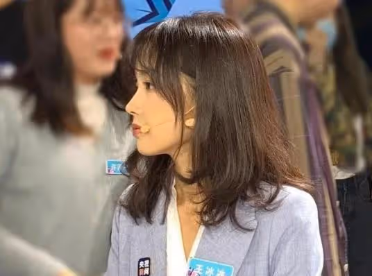 央視記者王冰冰回應結婚傳聞,否認生子為人父母,網友:我可以