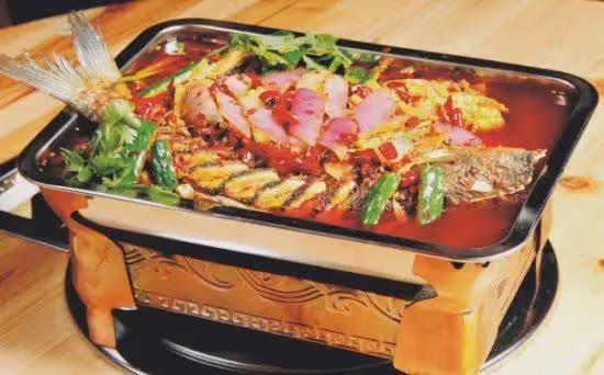 婆婆：愛吃魚自己做！別去飯店浪費錢！兒媳：你兒子想喝酒自己釀