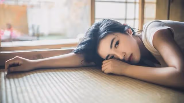 扇8歲小姑一巴掌，婆婆要和我拚命，老公一席話她卻溜回老家