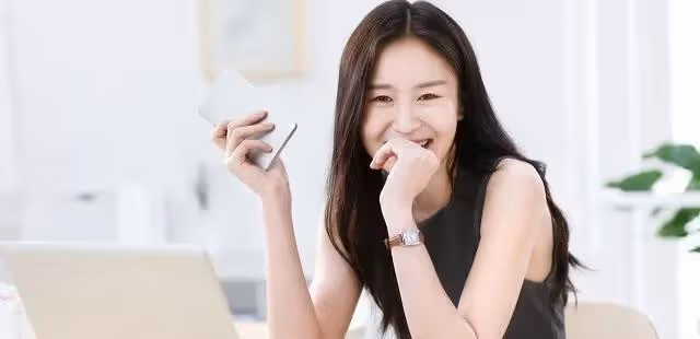 妻子留學生時代男友在家歇息，老公怒提離婚，妻子：你也太小氣了
