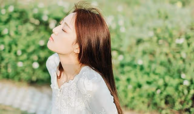 妻子包攬弟弟上大學費用，丈夫離婚反對：憑什麼降低俺的生活質量