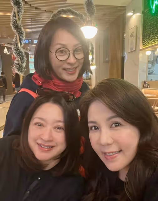 美貌依舊!前TVB三大當家花旦相聚,「古裝皇后」曾陷三角關係